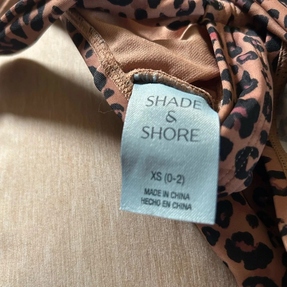 NWOT shade and shore neck plunge leopard women’s one piece swimsuit